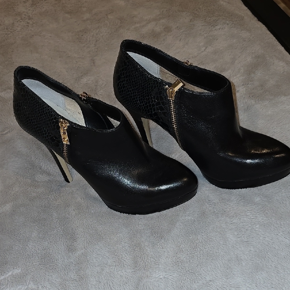 MICHAEL Michael Kors Black Leather & Python York Ankle Boots Size